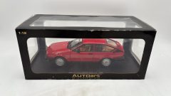 Autoart Alfa Romeo Alfetta GTV 2.0 1980 1/18 scatola usurata, macchie sulla cappelliera - scala 1:18