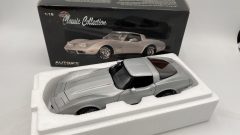 Autoart Chevrolet Corvette 1978 1/18 Scatola lievemente usurata - foto 1