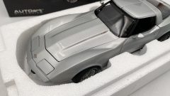 Autoart Chevrolet Corvette 1978 1/18 Scatola lievemente usurata - foto 2