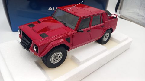 Autoart Lamborghini LM002 Pick-Up 1986 1/18