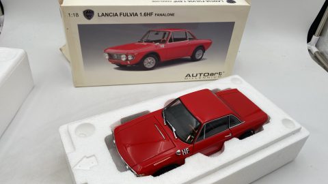 Autoart Lancia Fulvia 1.6HF Fanalone 1/18 scatola usurata