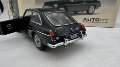 Autoart MGB GT coupe MK II 1969 1/18 - foto 5