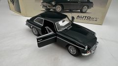 Autoart MGB GT coupe MK II 1969 1/18 - foto 3
