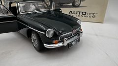 Autoart MGB GT coupe MK II 1969 1/18 - foto 4