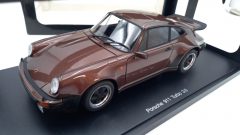 Autoart Porsche 911 3.0 Turbo 1/18, confezione lievemente usurata - scala 1:18