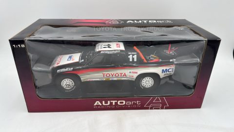 Autoart Toyota Trophy Truck 1998 n.11 1/18 Scatola Lievemente Usurata
