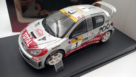 Autoart Peugeot 206 WRC rally Montecarlo 2001 1/18