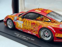 Autoart Porsche 911 (997) GT3 RSR 1/18 FIA GT Le Mans 2009 "Endurance Asia Team" Scatola Molto Rovinata, Struttura in Plastica Rovinata, Auto in Perfette Condizioni. - foto 6