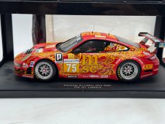 Autoart Porsche 911 (997) GT3 RSR 1/18 FIA GT Le Mans 2009 "Endurance Asia Team" Scatola Molto Rovinata, Struttura in Plastica Rovinata, Auto in Perfette Condizioni. - foto 5