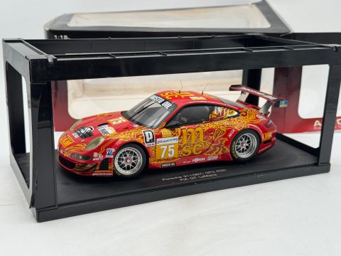 Autoart Porsche 911 (997) GT3 RSR 1/18 FIA GT Le Mans 2009 "Endurance Asia Team" Scatola Molto Rovinata, Struttura in Plastica Rovinata, Auto in Perfette Condizioni.