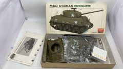 Academy M4A3 Sherman 1/35 kit di montaggio carro armato - scala 1:35