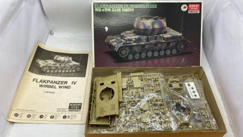 Academy Flakpanzer IV Wirbelwind 1/35 kit di montaggio carro armato
