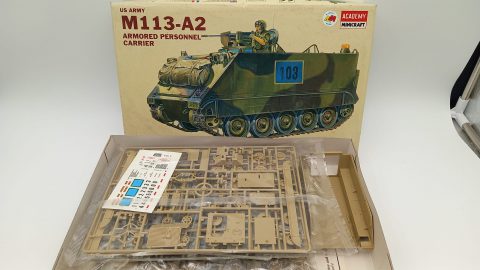 Academy US Army M113-A2 armored personnel carrier 1/35, confezione lievemente usurata