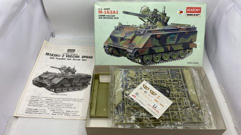 Academy M-163A1 20mm Vulcan 1/35 kit di montaggio carro armato