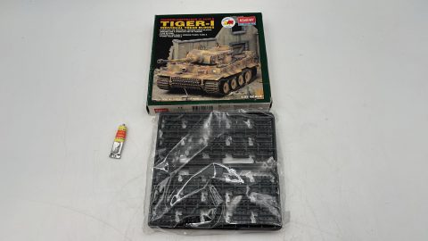 Academy cingholi per carro armato Tiger-1 kit di montaggio 1/35