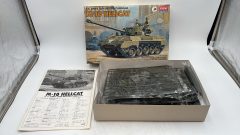 Academy M-18 Hellcat 1/35 kit di montaggio carro armato - scala 1:35