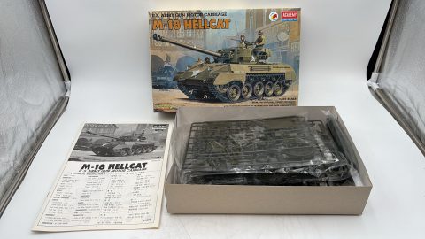 Academy M-18 Hellcat 1/35 kit di montaggio carro armato