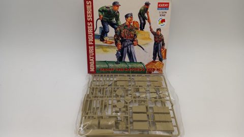 Academy German Tank supplies e crew set 1/35, soldati in kit di montaggio