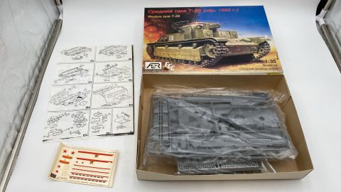 AER T-28 Medium Tank Early Version 1/35 kit di montaggio carro armato