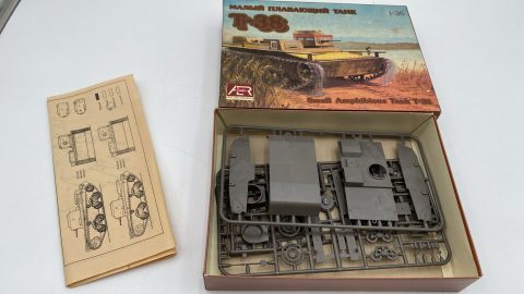 AER Tank T-38 1/35 kit di montaggio carro armato, scatola leggermente usurata