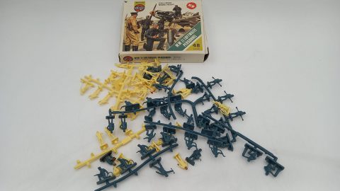 Airfix W.W.II Luftwaffe Personnel 1/87, confezione lievemente usurata
