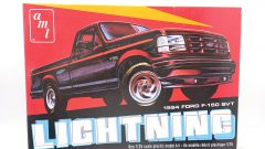 AMT Ford F-150 SVT Lightning 1994 1/25, kit di montaggio completo - foto 4