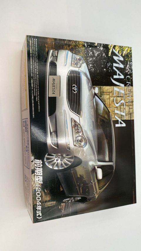 Aoshima Toyota Crown Majesta 1/24 kit di montaggio
