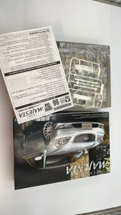 Aoshima Toyota Crown Majesta 1/24 kit di montaggio - foto 2