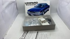 Aoshima Nissan Leopard V6 3000 Twin cam 24 valve 1/24 kit di montaggio - scala 1:24