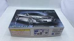 Aoshima Toyota Crown Athlete 1/24 kit di montaggio - scala 1:24