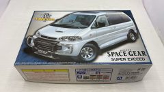 Aoshima Mitsubishi Delica Space Gear Super Exceed 1/24 kit di montaggio - scala 1:24