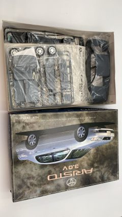 Aoshima Toyota Aristo 3.0 V 1/24 kit di montaggio - foto 2