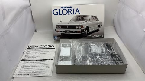Aoshima Nissan 430 Gloria Sedan 200 Standard 1/24