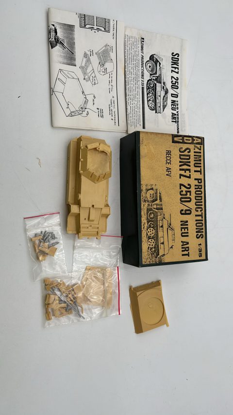 ADV Azimut SDKFZ 250/9 1/35 kit di montaggio veicolo militare
