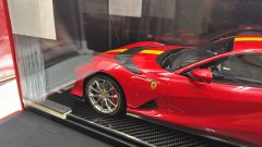BBR Ferrari 812 Competizione Rosso Corsa Strisce Gialle 1/12, Limited edition 100 PCS - foto 2