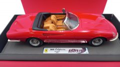 BBR Ferrari 365 California 1966 1/18, lim. ed. 99 pz, le cromature del paraurti anteriore risulta essere opacizzate, confezione usurata - foto 3