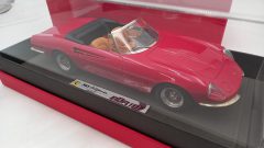 BBR Ferrari 365 California 1966 1/18, lim. ed. 99 pz, le cromature del paraurti anteriore risulta essere opacizzate, confezi?