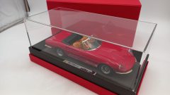 BBR Ferrari 365 California 1966 1/18, lim. ed. 99 pz, le cromature del paraurti anteriore risulta essere opacizzate, confezione usurata - foto 8