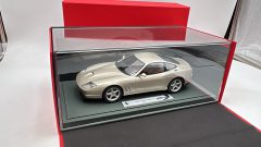BBR Ferrari 550 Maranello 1996 Grigio Ingrid 1/18 Limited edition 2 of 54 Pcs - foto 2