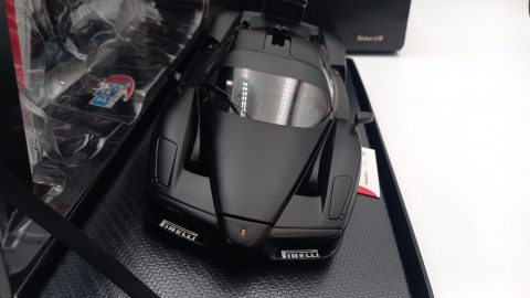 BBR Ferrari Enzo test Monza 2003 1/18, scatola lievemente usurata