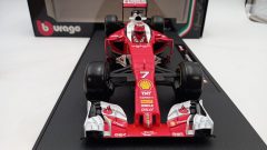 Bburago Ferrari SF16-H Kimi Raikkonen 2016 1/18, confezione lievemente usurata nella parte trasparente - foto 2