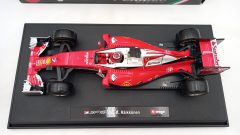 Bburago Ferrari SF16-H Kimi Raikkonen 2016 1/18, confezione lievemente usurata nella parte trasparente - foto 4