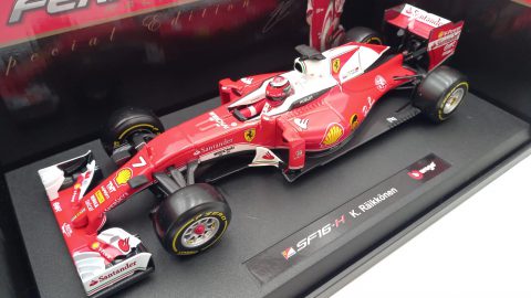 Bburago Ferrari SF16-H Kimi Raikkonen 2016 1/18, confezione lievemente usurata nella parte trasparente