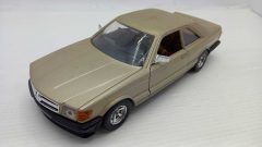 Bburago Mercedes 500 SEC 1/26, senza scatola originale, qualche segno sulla carrozzeria - scala 1:26