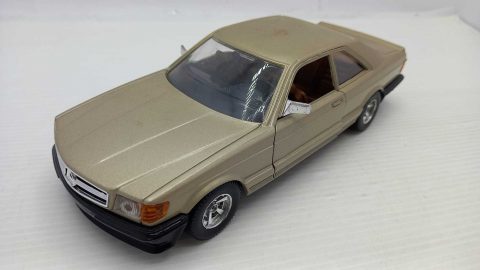 Bburago Mercedes 500 SEC 1/26, senza scatola originale, qualche segno sulla carrozzeria