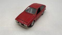 Bburago Alfa Romeo Alfetta GT 1/24 senza scatola originale, evidenti segni di usura, mancano alcuni vetri - foto 1