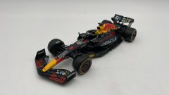 Bburago Oracle Red Bull Racing RB18 2022 1/24 senza scatola originale - scala 1:24