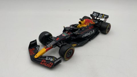 Bburago Oracle Red Bull Racing RB18 2022 1/24 senza scatola originale