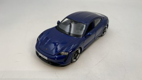 Bburago Porsche Taycan Turbo S 1/24 senza scatola originale