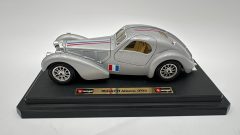 BBurago Bugatti Atlantic 1936 1/24,  senza scatola originale - scala 1:24